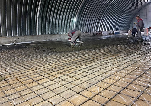 Заливка бетонного пола под уровень